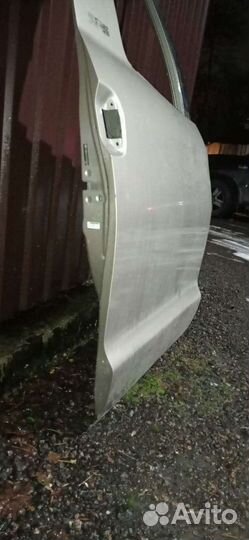 Тойота Тундра, дверь задняя