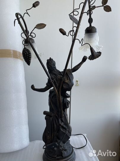 Настольный светильник