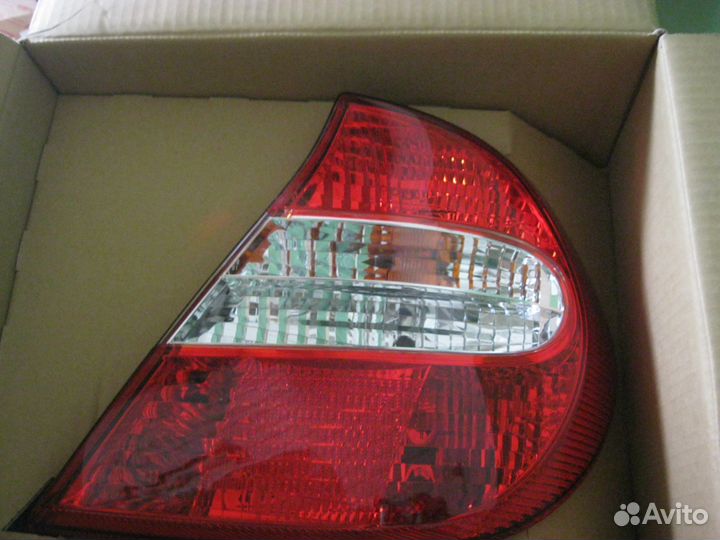 Toyota camry 30 фонарь задний правый оригинальный