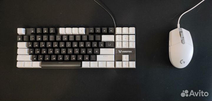 Игровой компьютер монитор+gtx1070+ssd+16gb белый