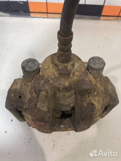 Суппорт задний левый BMW 7 E38