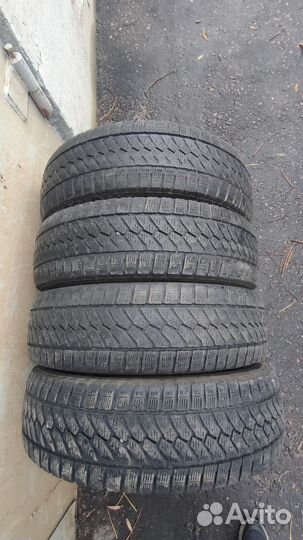 Bridgestone Blizzak W810 205/75 R16C