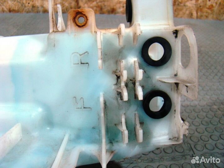 KIA Sportage 3 Бачок омывателя лобового стекла