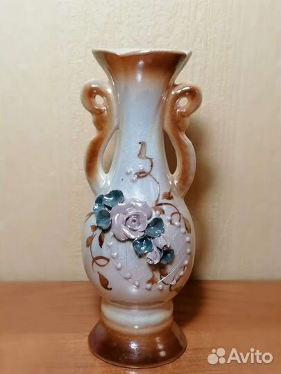 Ваза с лепниной цветы