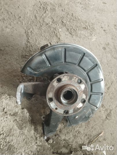 Передние поворотные кулак левый Шкода Октавия а5