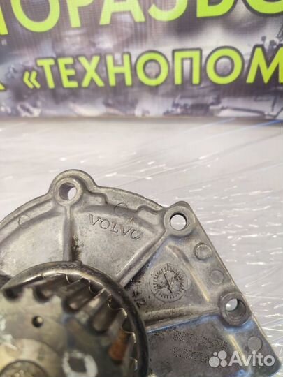 Насос водяного охлаждения Volvo S60