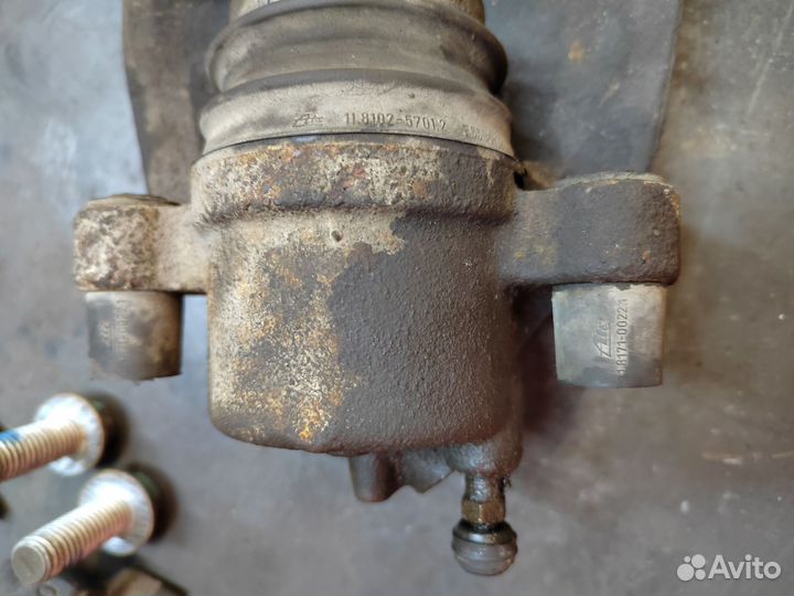 Суппорт тормозной передний левый Ford Focus 2/3