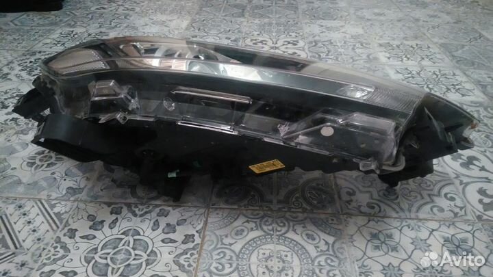 Фара на Mitsubishi Outlander 2015