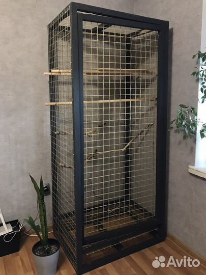 Большая клетка для птиц