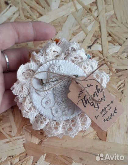 Брошь цветок из ткани бохо