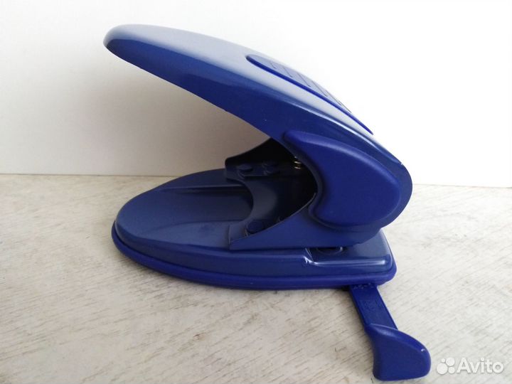 Дырокол inформат до 40 листов, металл