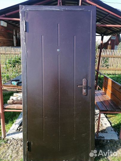 Дверь входная металлическая от застройщика