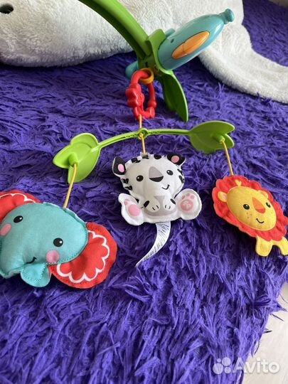 Игрушки (коврик для ползания, погремушки,мобиль)