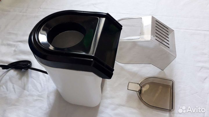 Попкорница West Bend 82602 Hot Air Corn Popper