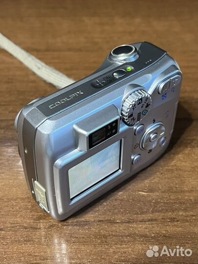 Цифровая мыльница Nikon