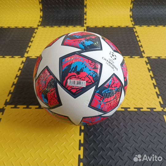 Футбольный мяч adidas лига чемпионов