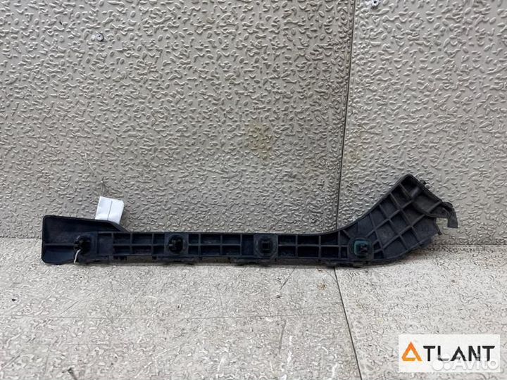 Крепеж бампера задняя правая toyota prius