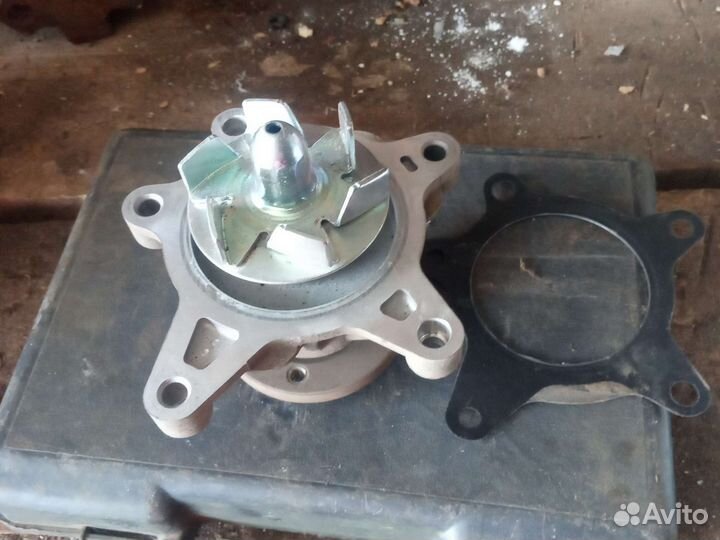 Помпа на hyundai solaris