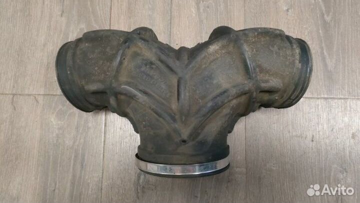 Патрубок воздушного фильтра Volkswagen Touareg 1