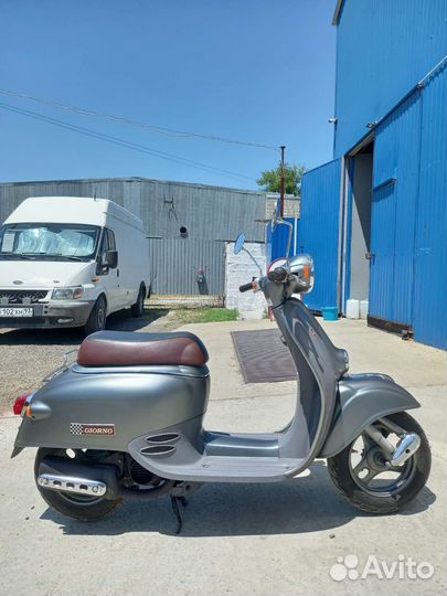 Ретро скутер Honda Giorno