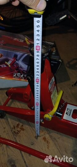 Домкрат гидравлический подкатной 2т