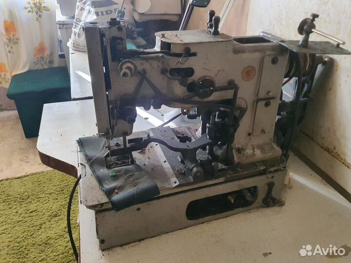 Промышленная петельная швейная машина со столом