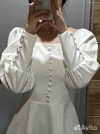 Платье белое эстетичное с пуговицами 42