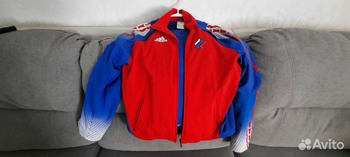 Продам спортивный костюм