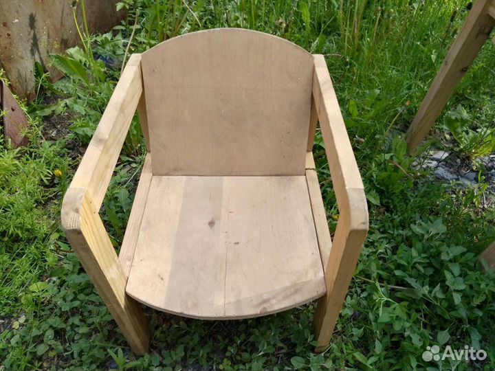 Детский стол и стулья