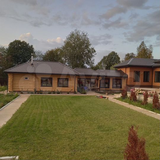 Коттедж 312 м² на участке 42,5 сот.