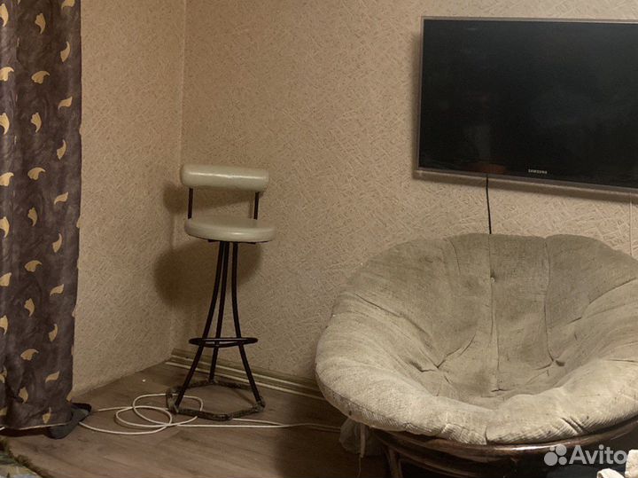 Барные стулья, экокожа, белые, дефекты