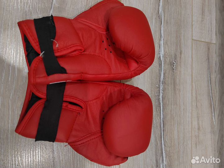 Боксерские перчатки 4 oz, состояние новых
