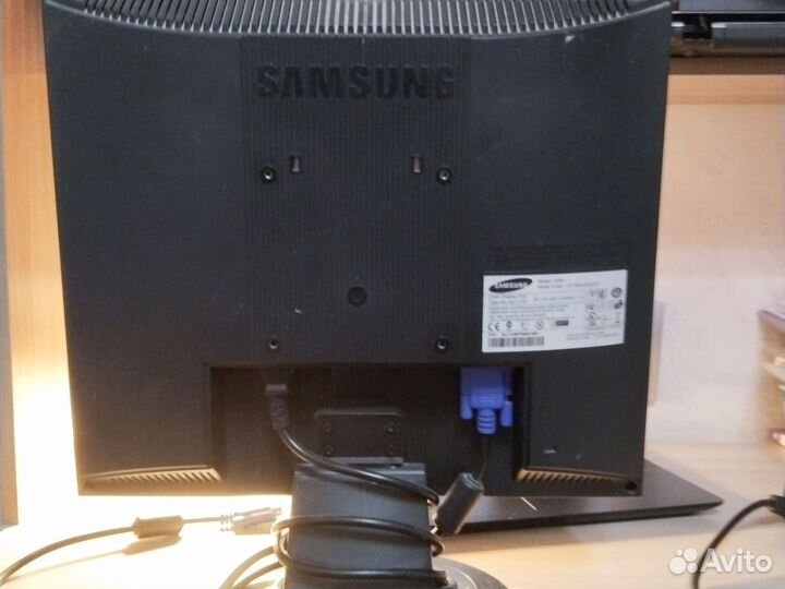 Монитор samsung syncmaster720N