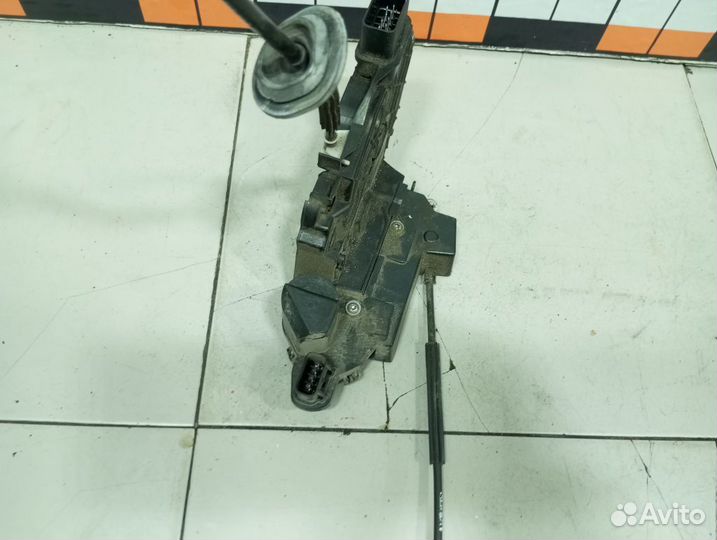 Замок двери передней правой