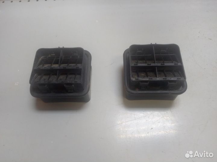 Решетка (клапан ) вентиляционная Fiat Albea