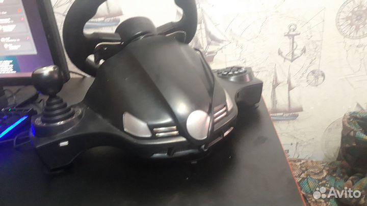 Игровой руль с педалями