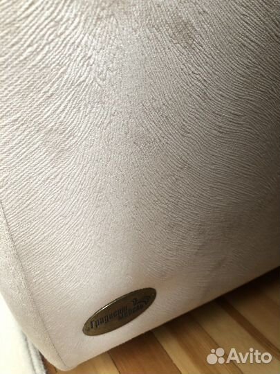 Диван и два кресла