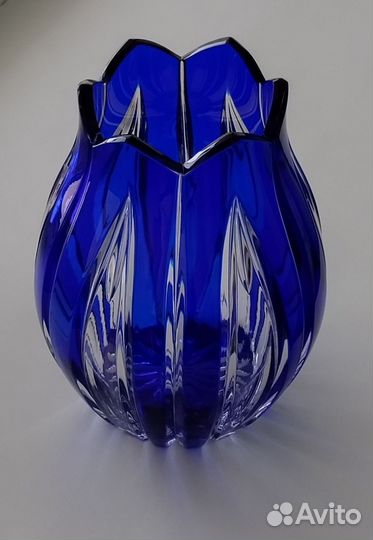 Ваза из синего кобальтового наклада на хрустале