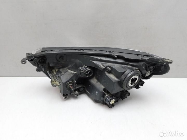 Фара правая Toyota RAV4