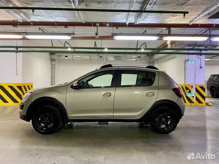 Renault Sandero Stepway 1.6 МТ, 2016, битый, 48 390 км