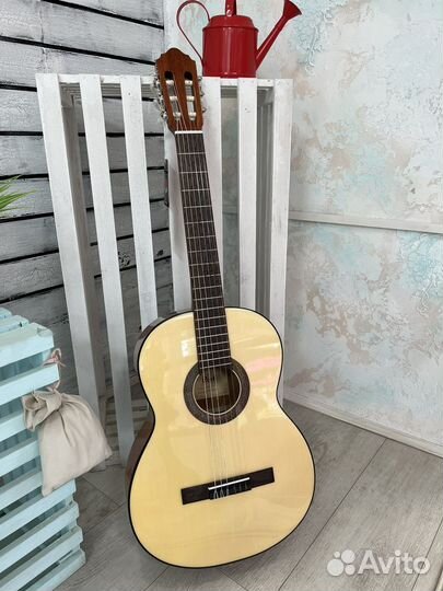 Новая классическая гитара Cort