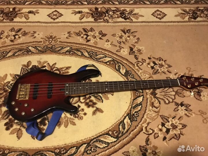 Продам активную бас гитару Yamaha BB 605