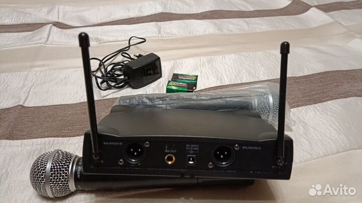 Вокальные Arthur forty 2 микрофона на одной базе