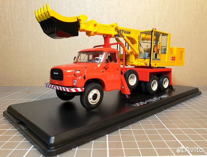 Экскаватор-планировщик UDS-110 на шасси Tatra-148