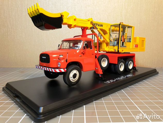 Экскаватор-планировщик UDS-110 на шасси Tatra-148