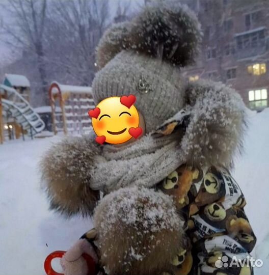 Детская шапка с натуральным понпонами