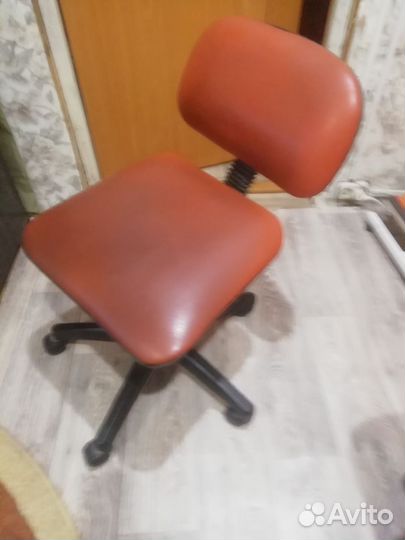 Кресло для мастера маникюра