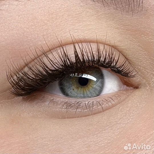 Модель на наращивание ресниц