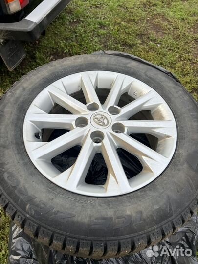 R16 Pirelli Ice Zero 215/60, PCD 5x114.3 DIA 60.1