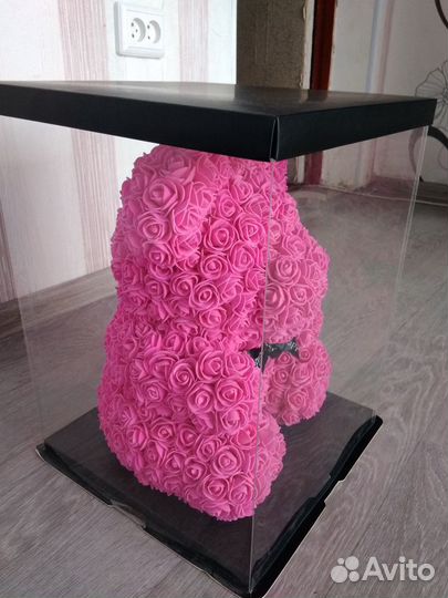 Медведь из искусственных роз